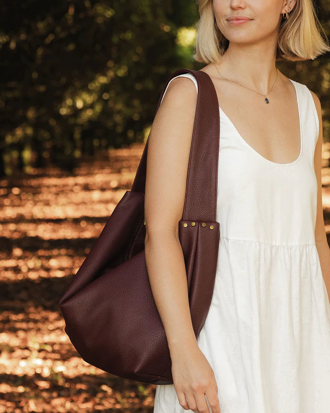 LOUENHIDE : Morgan Shoulder Bag - Burgundy