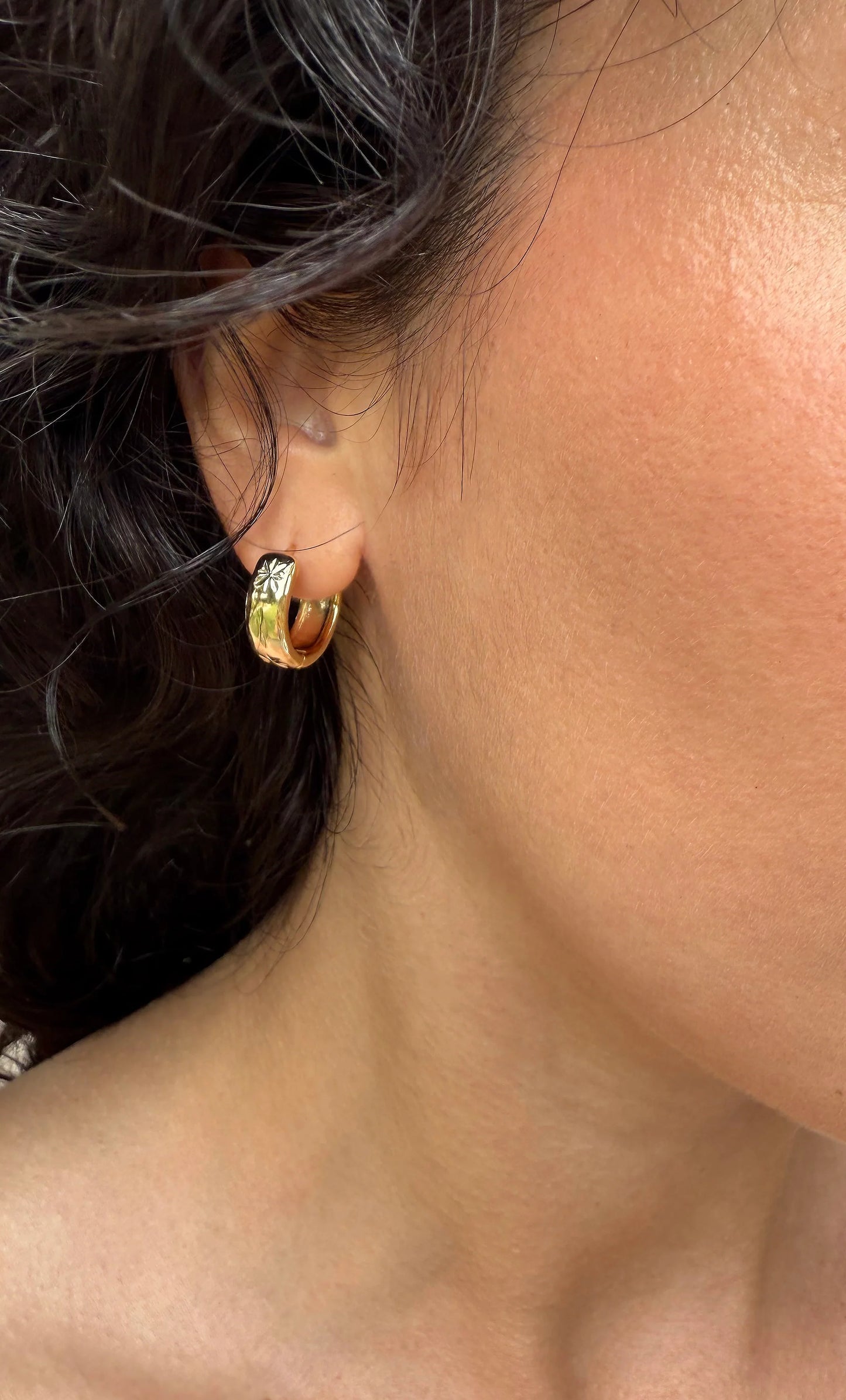 TUNIK: Midnight Stars Huggie Gold - Earrings