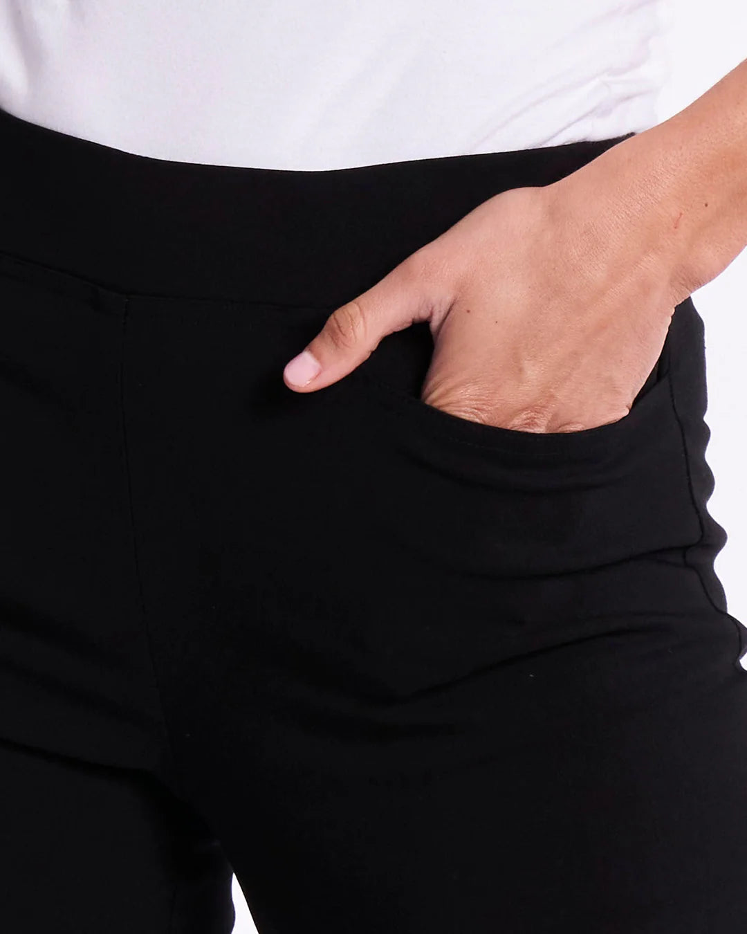 BETTY BASICS : Crop Bengaline Pant - Black