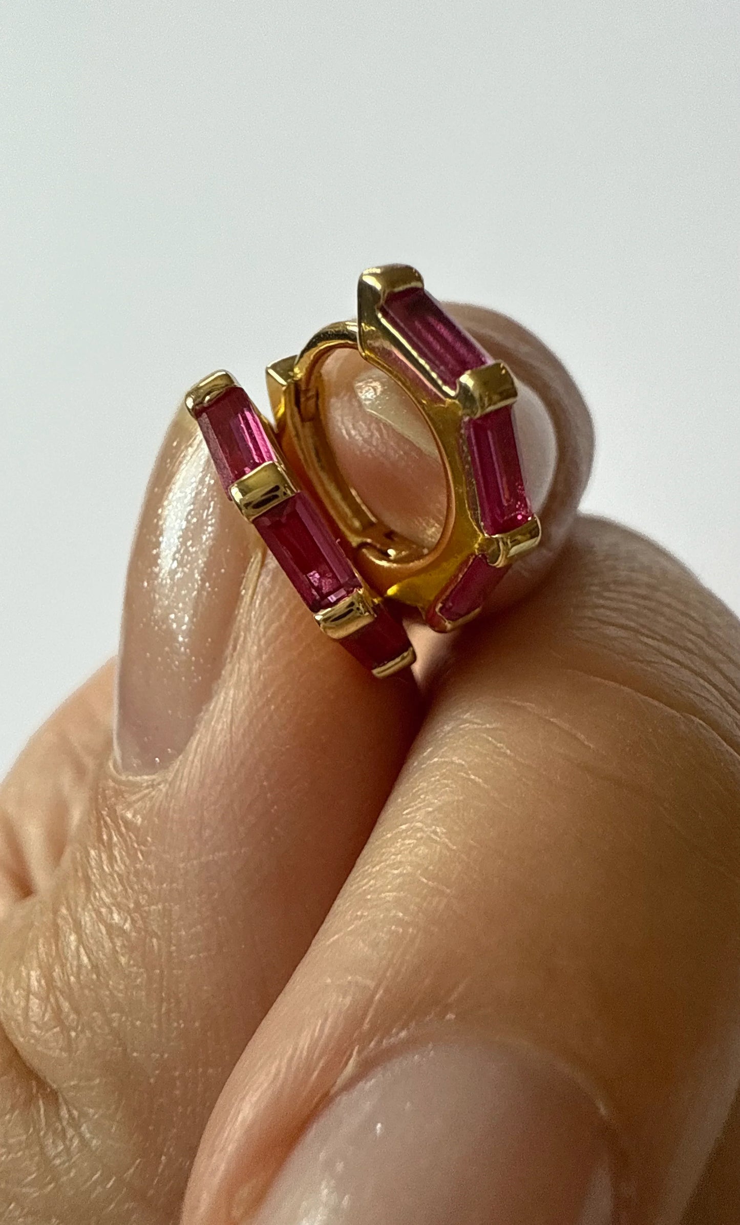 TUNIK : 3 Stone Baguette Huggie Earrings Magenta - Earrings