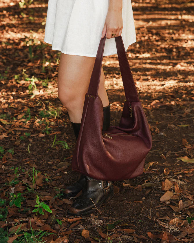 LOUENHIDE : Morgan Shoulder Bag - Burgundy