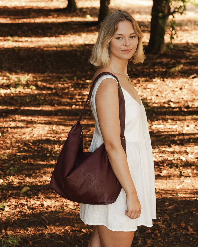 LOUENHIDE : Morgan Shoulder Bag - Burgundy