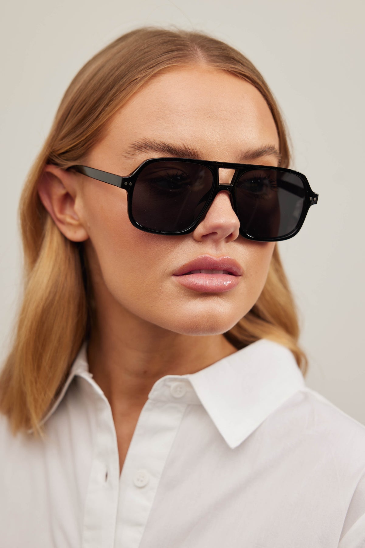 THE SHANTY CORPORATION : Frida Sunglasses - Black
