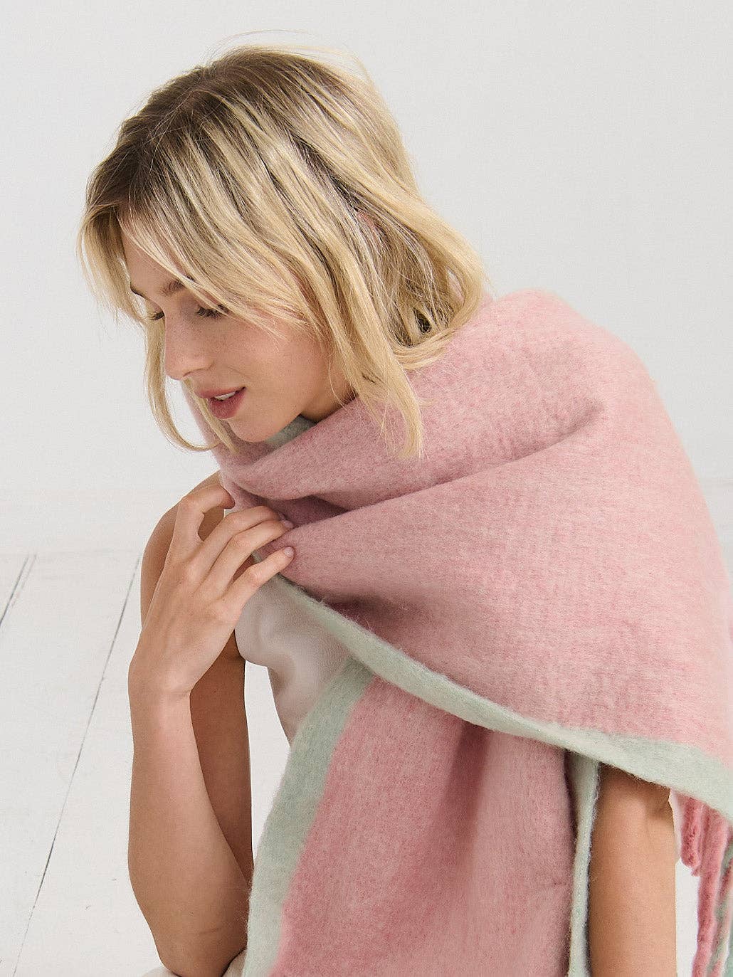 ANGELS WHISPER : Lany Checkered Fluffy Scarf - Pink