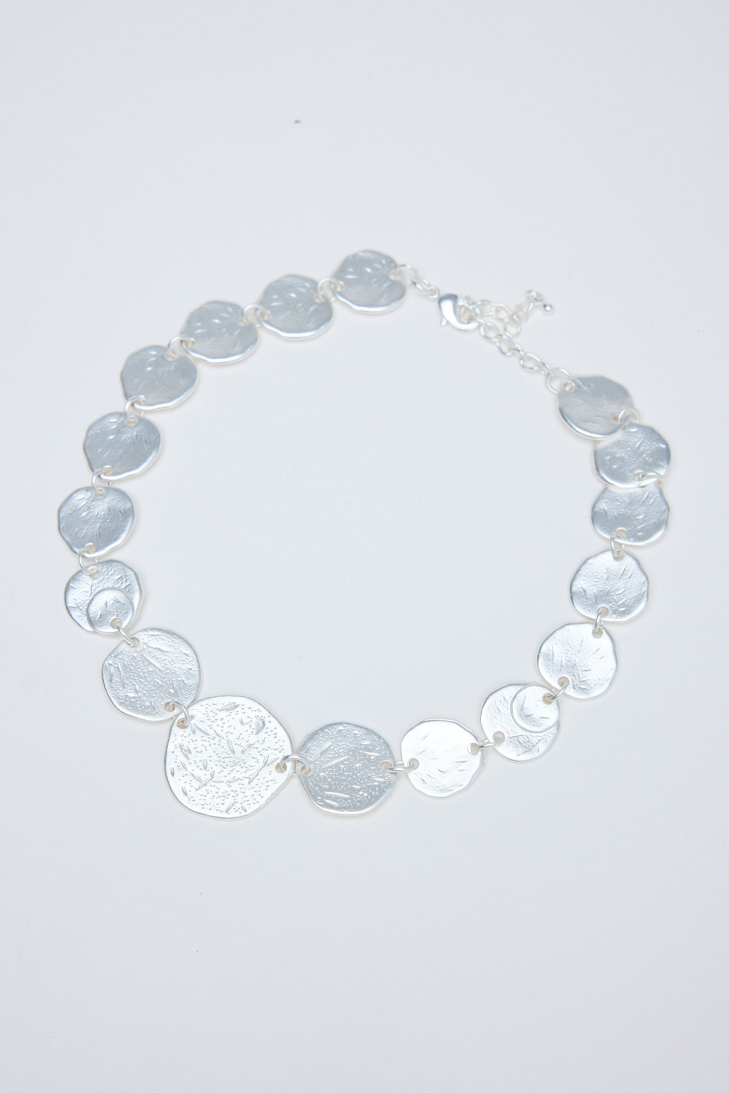 HOLIDAY LIFE : Steele Silver Disc - Necklace