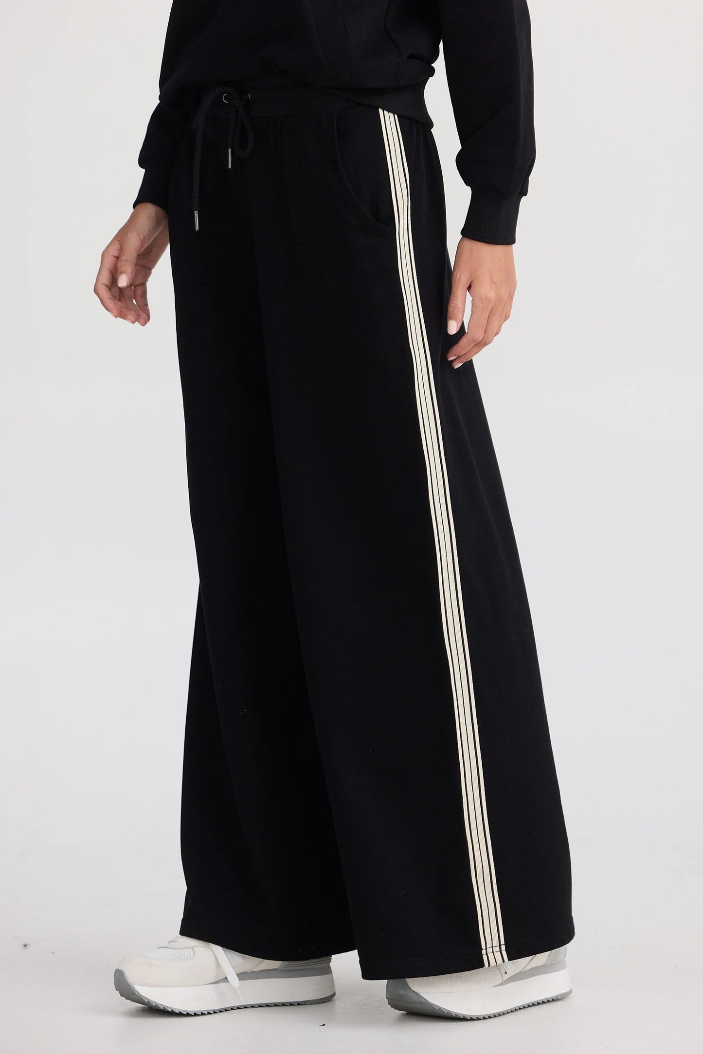 HOMELOVE : Goodwood Walk Up Blair Black - Track Pants