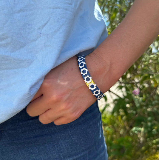 GREENWOOD DESIGNS : Flower Power Gold, Navy & White - Bracelet