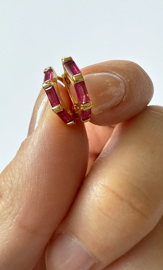 TUNIK : 3 Stone Baguette Huggie Earrings Magenta - Earrings