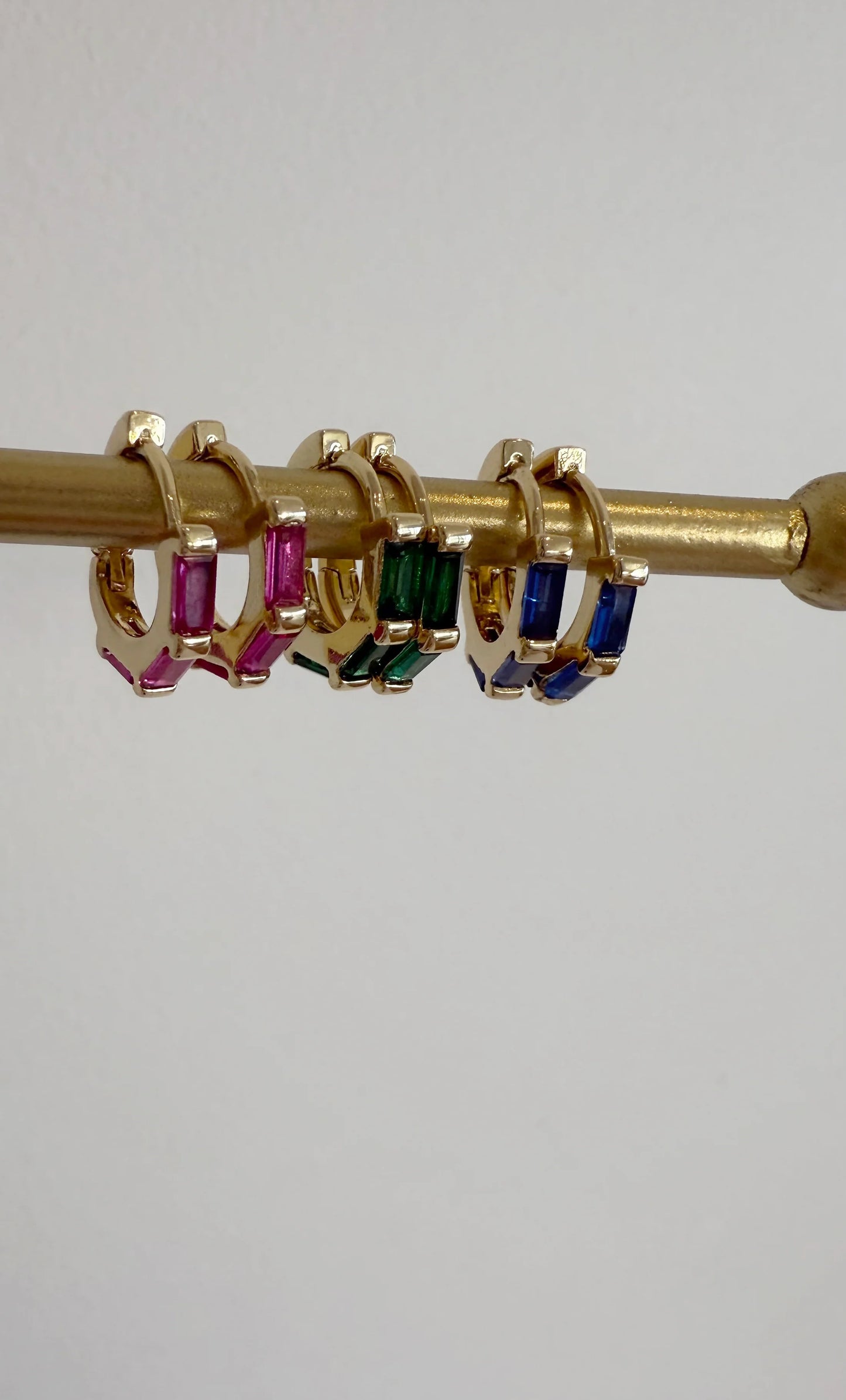 TUNIK : 3 Stone Baguette Huggie Earrings Sapphire - Earrings