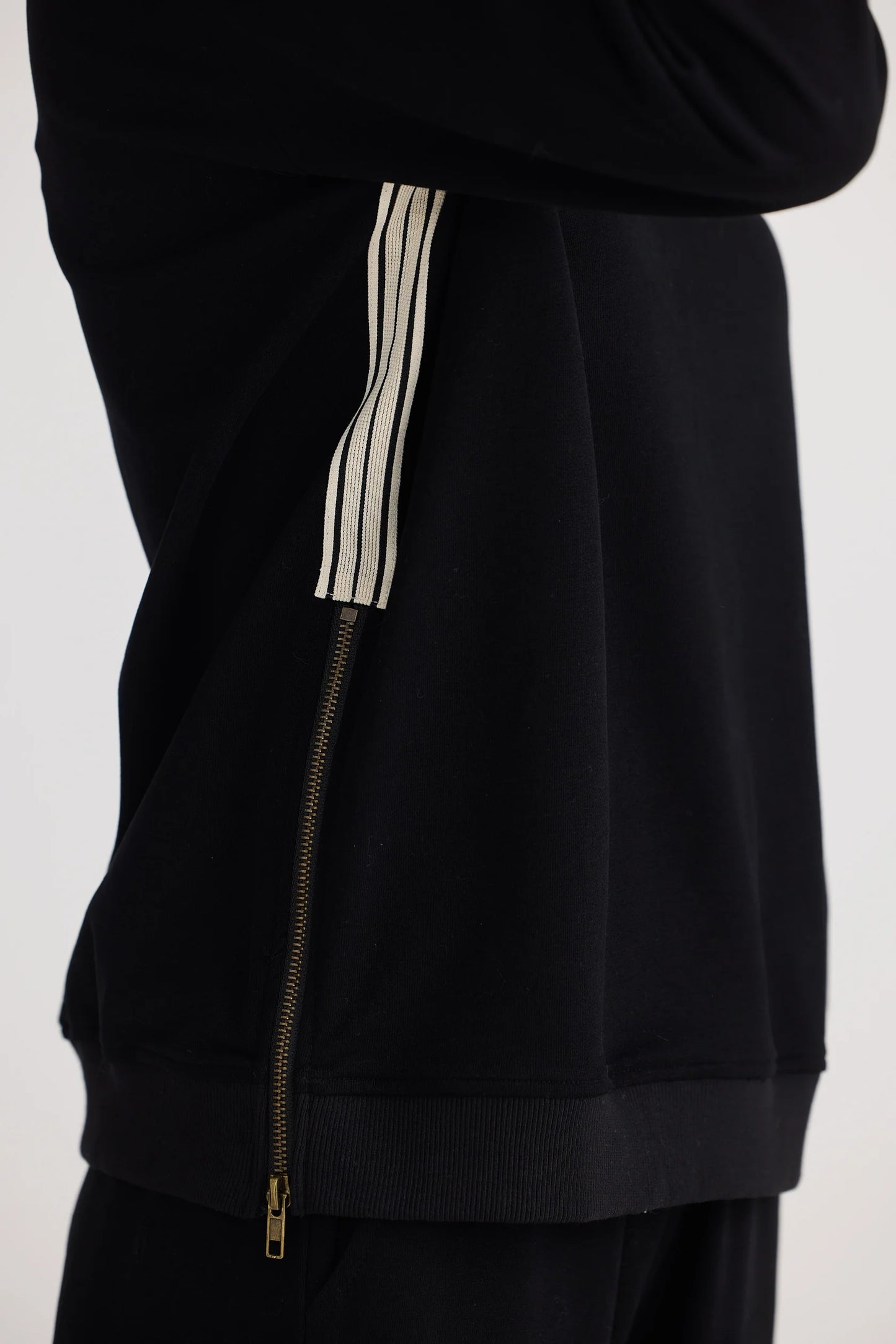 HOMELOVE : Goodwood Zip Black - Sweater