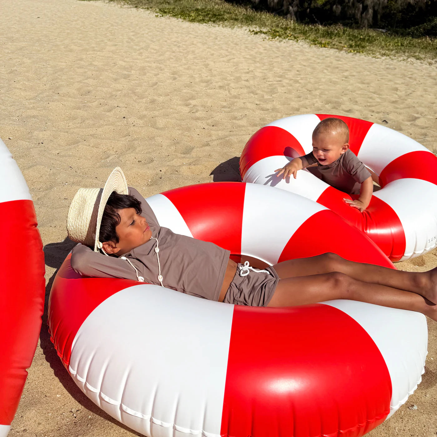 SUNNYLIFE : Tomato Red Stripe - Tube Pool Ring