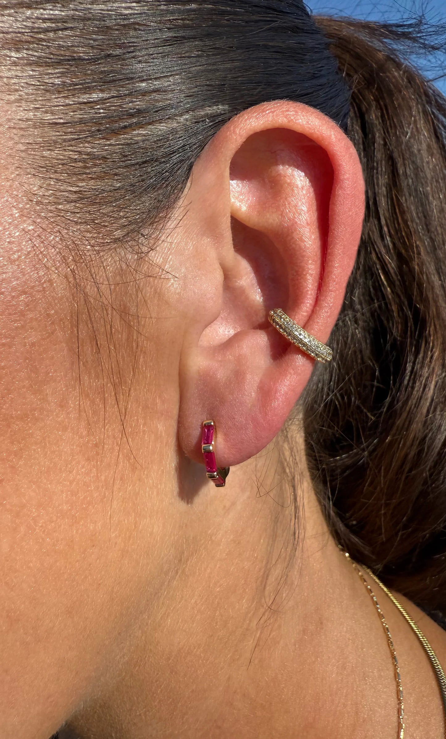 TUNIK : 3 Stone Baguette Huggie Earrings Magenta - Earrings