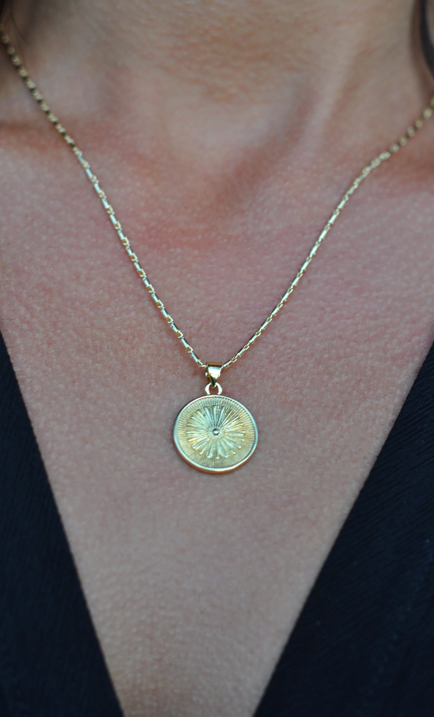 TUNIK : Starlight Medallion Charm Gold - Necklace