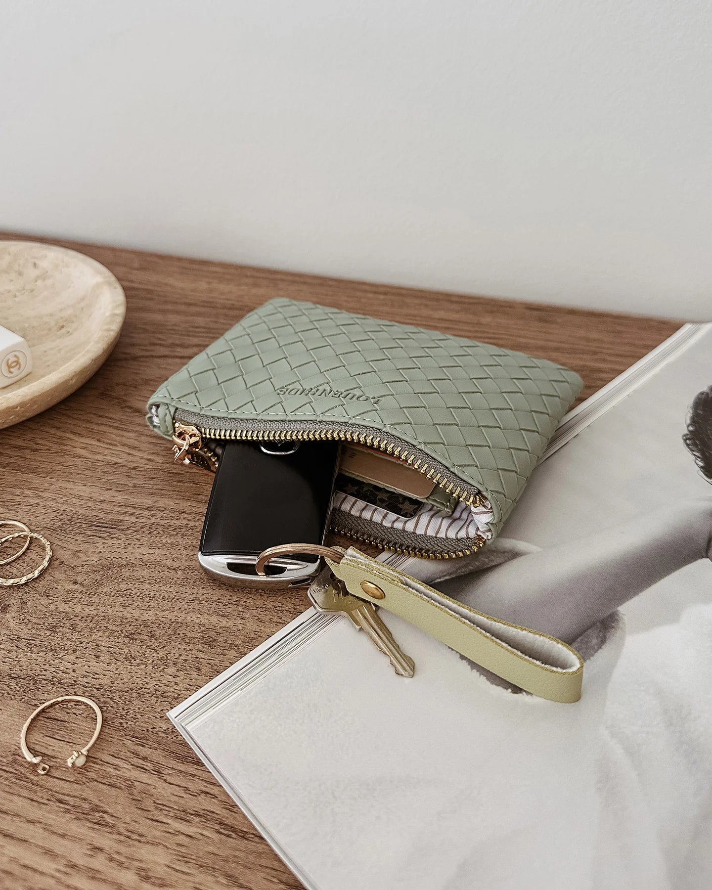 LOUENHIDE : Kuta Purse - Woven Sage Green
