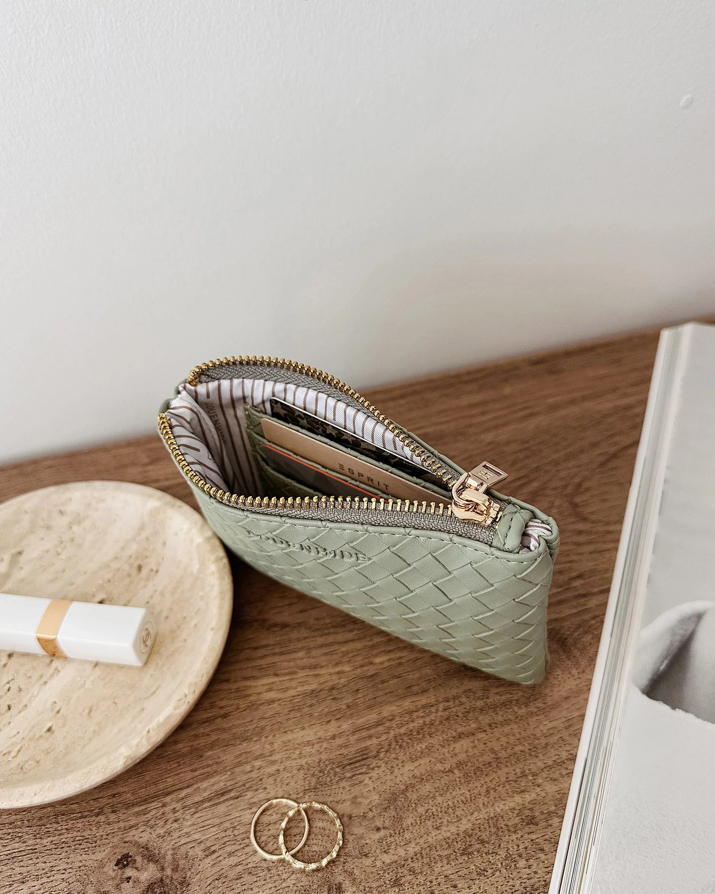 LOUENHIDE : Kuta Purse - Woven Sage Green