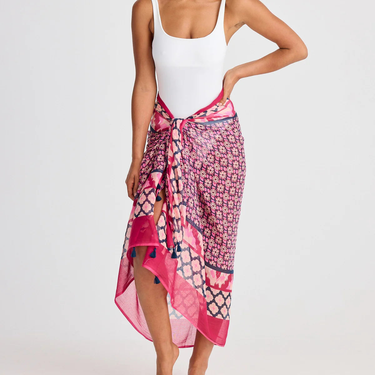 HOLIDAY LIFE : Stella Pink Floral - Sarong
