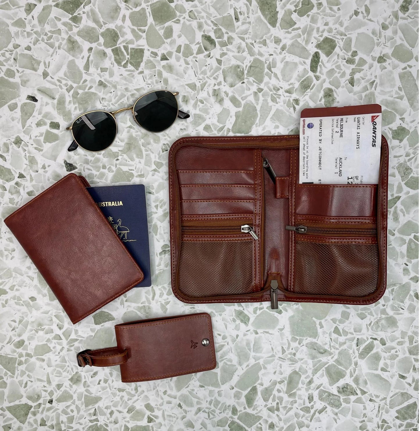 ANNABEL TRENDS. : Gentlemans Travel - Passport Holder