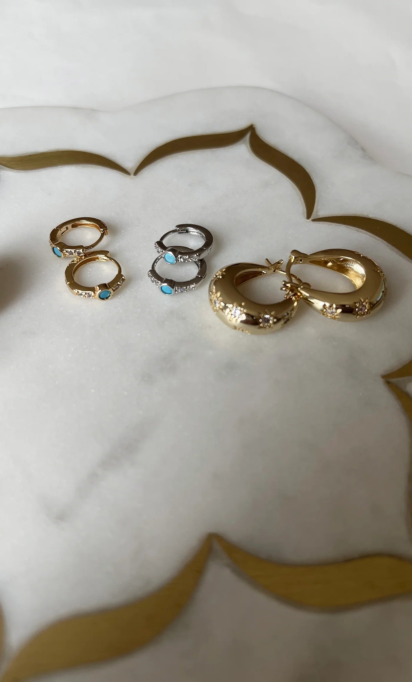 TUNIK :  The Tribute Huggies - Gold