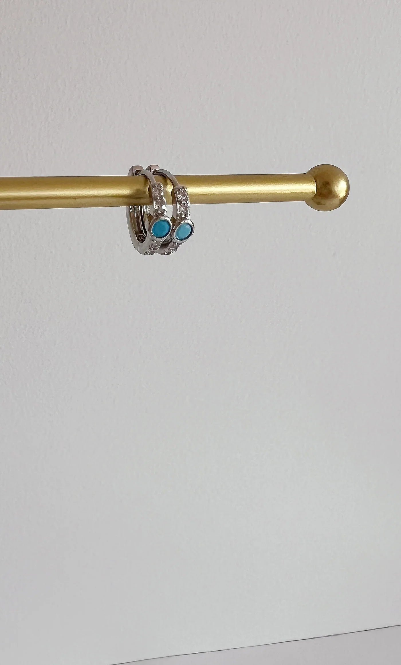 TUNIK :  The Tribute Huggies Silver - Earrings