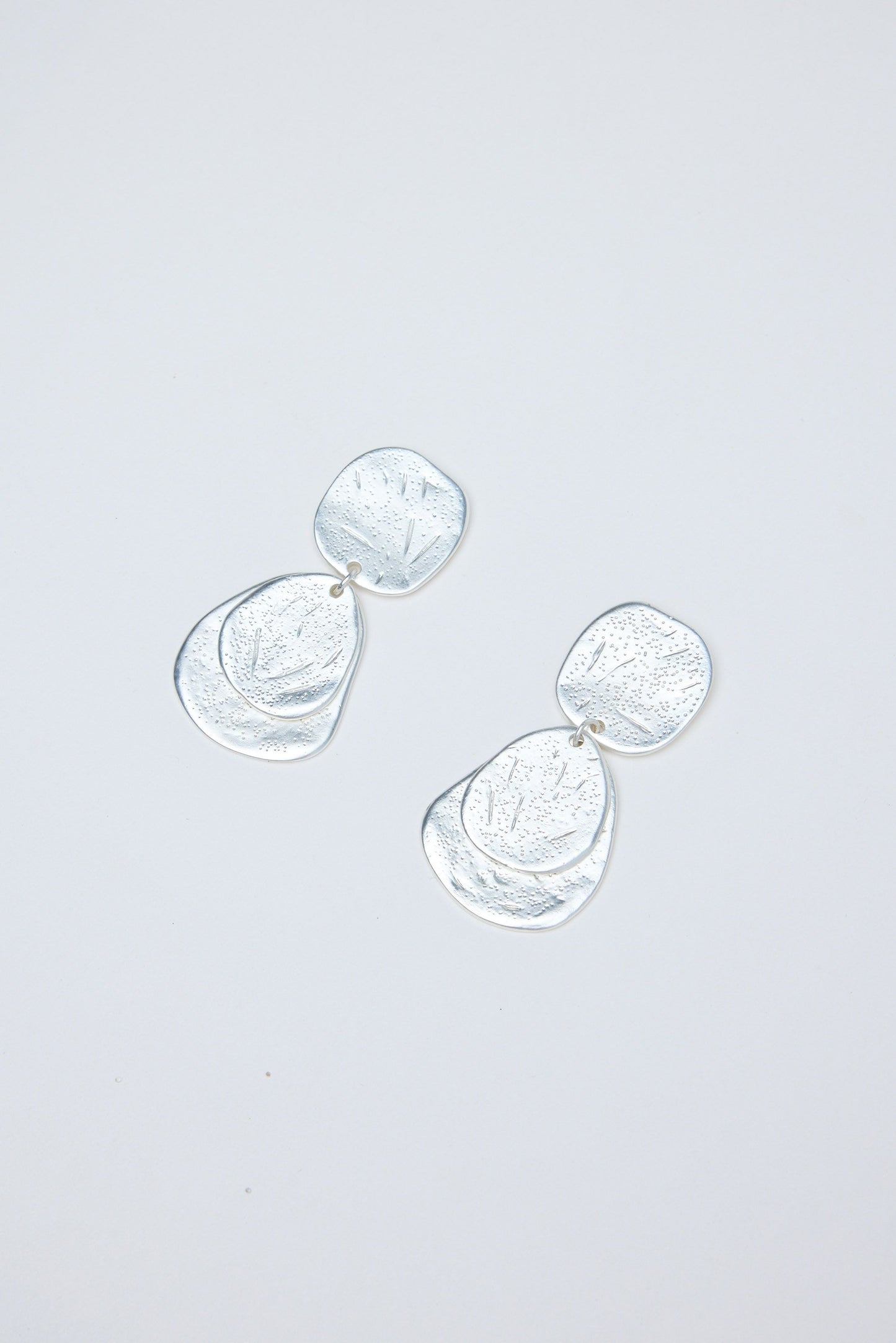 HOLIDAY LIFE : Steele Silver Drop - Earrings