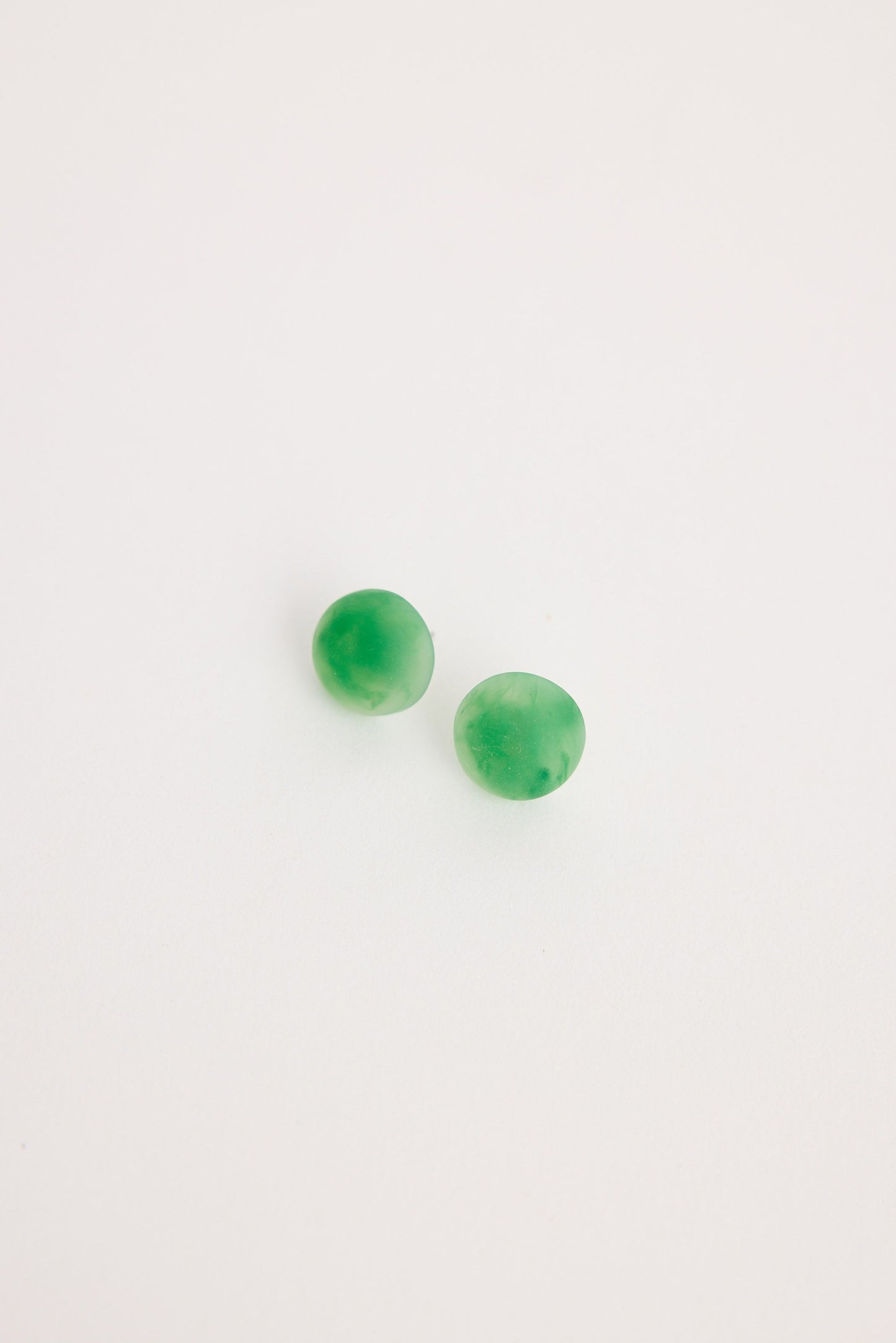 HOLIDAY LIFE : Sandy Green Apple Marble - Stud Earrings